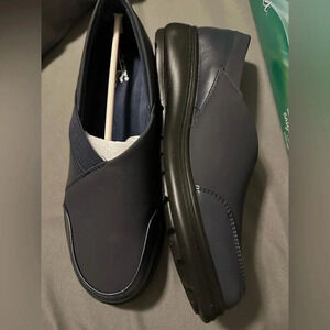 Easy Street Navy Irene slip ons 8.5 Brand new